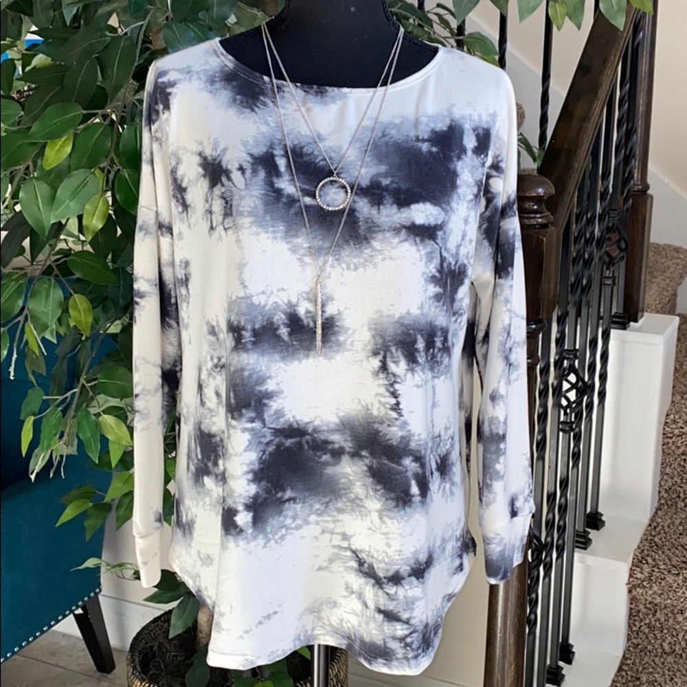 Gray Ivory Long Sleeve Top